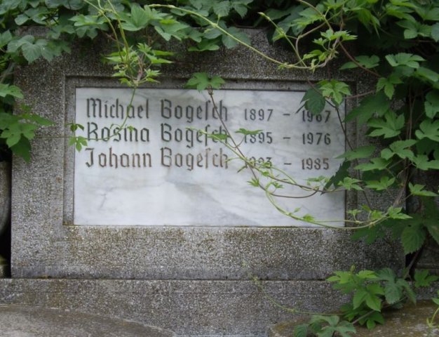 Bogesch Michael 1897-1967 Kirr Rosina 1895-1976 Grabstein